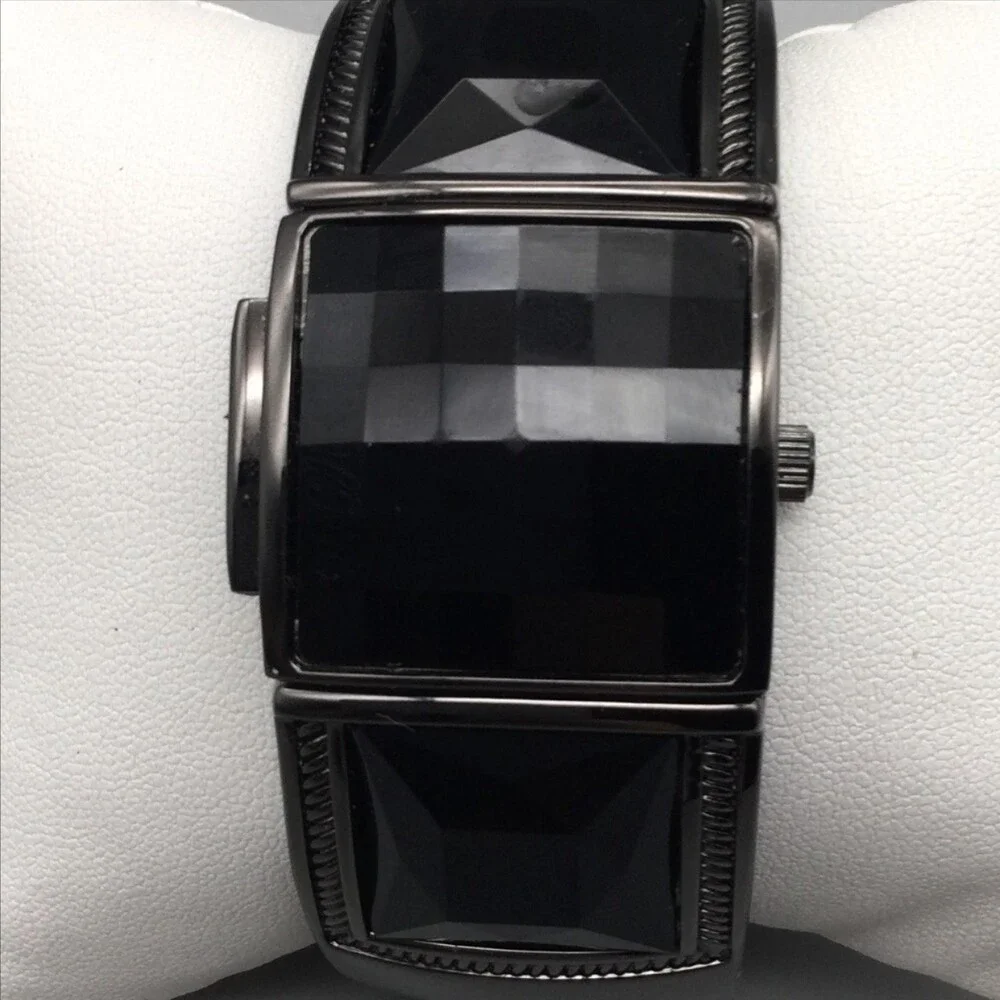Valletta Womens Watch 31mm Silver Tone Faceted Bangle Bracelet New Battery 6.75
